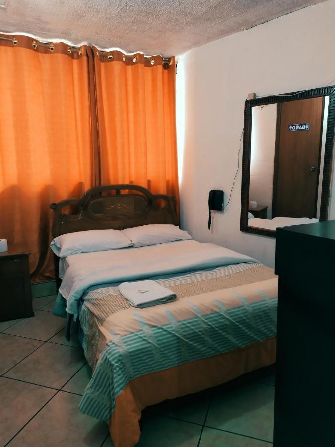Hostal Ajavi Del Sur Quito Bagian luar foto