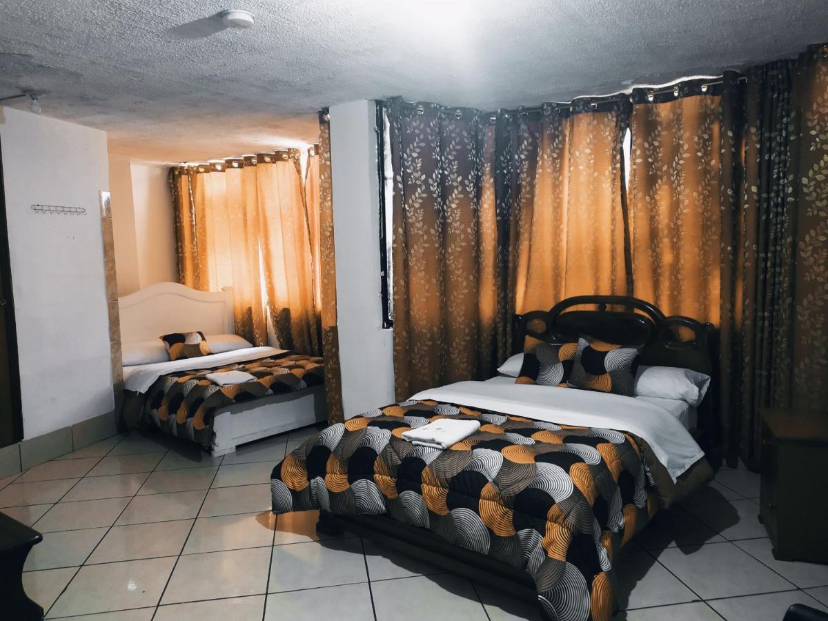 Hostal Ajavi Del Sur Quito Bagian luar foto