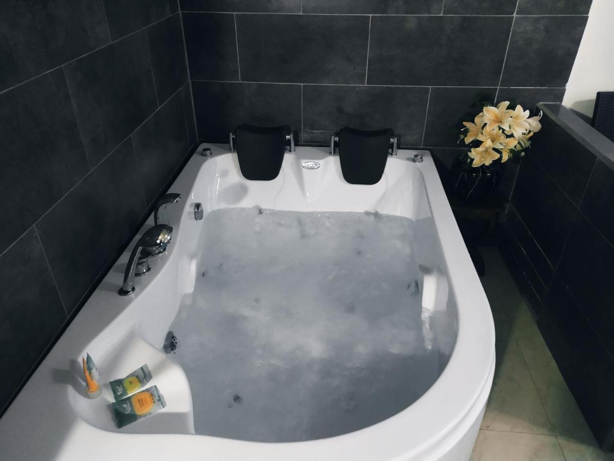 Hostal Ajavi Del Sur Quito Bagian luar foto